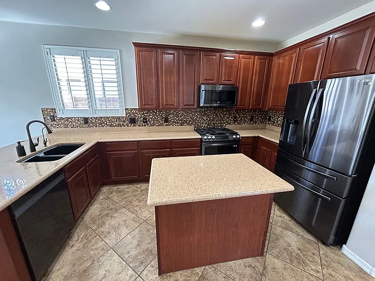 5411 W Rowel Rd — Photo 5