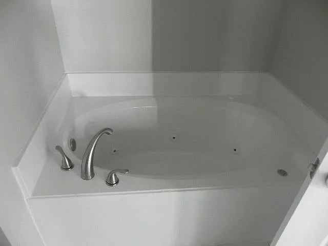 105 Winding Creek Dr — Photo 9