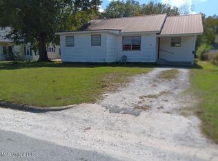 1202 Communy Ave, Pascagoula, MS 39567