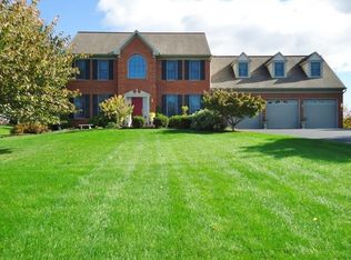 624 Spring Hollow Dr, New Holland, PA 17557
