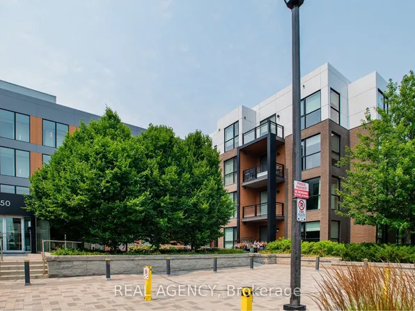 150 E Sabina Dr #304, Oakville, ON L6H 0W3