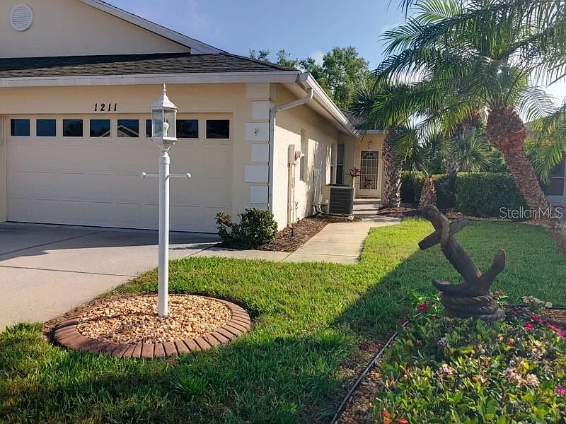 3 bed, 2.0 bath, 1385 sqft, $3,900 — Photo 1