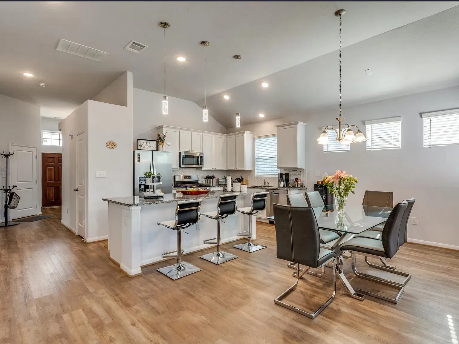 3 bed, 1687 sqft, $2,295 — Photo 4