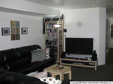 3rd image of 390 Wilcox St