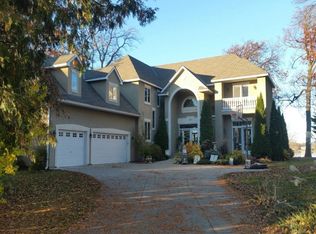 100 W Point Rd, Tonka Bay, MN 55331