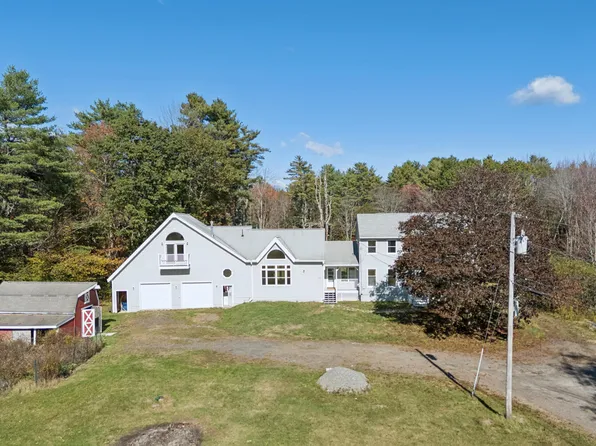 17 Chestnut Drive, Topsham, ME 04086