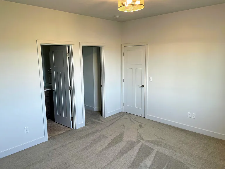 908 Oregon Ave S — Photo 16
