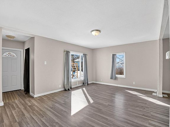 3rd image of 119 Reed St