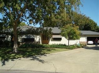 1837 Canal Dr, Sanger, CA 93657