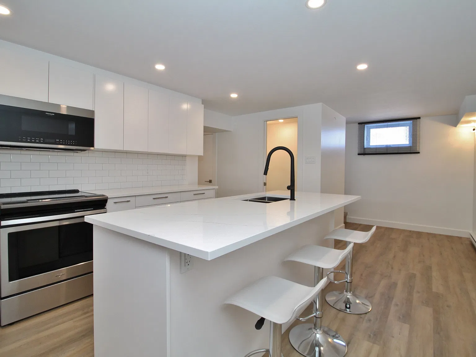 2138 Saunderson Dr — Photo 4