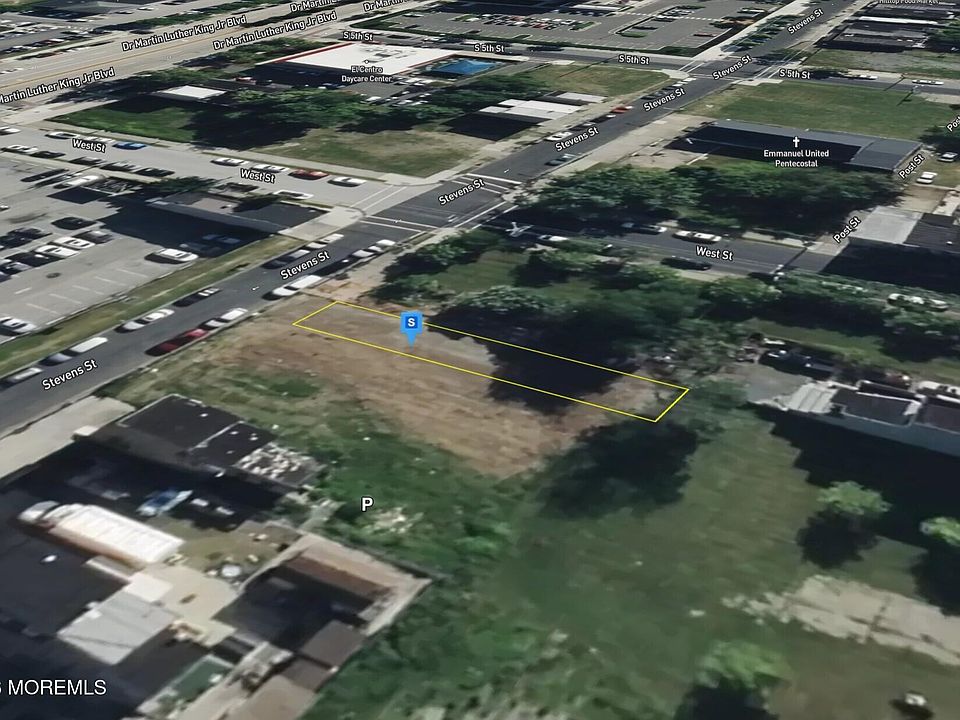 2nd image of 422 Stevens Street