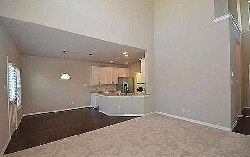 3rd image of 437 Metropolitan Dr