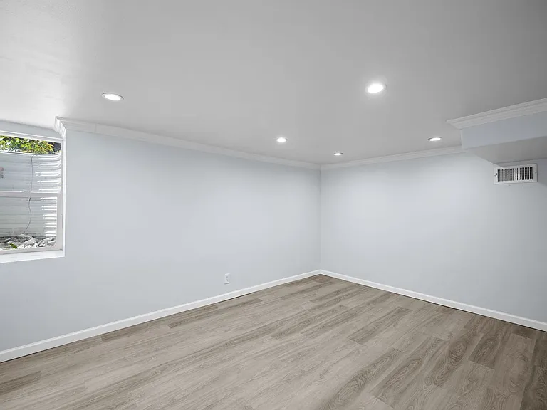 1028 W Chelan Ave — Photo 24