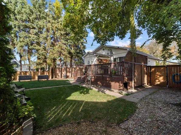 5218 E 45th St, Camrose, AB T4V 1E9
