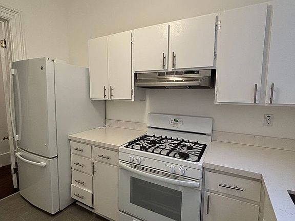 5th image of 2286 Jackson St APT 4