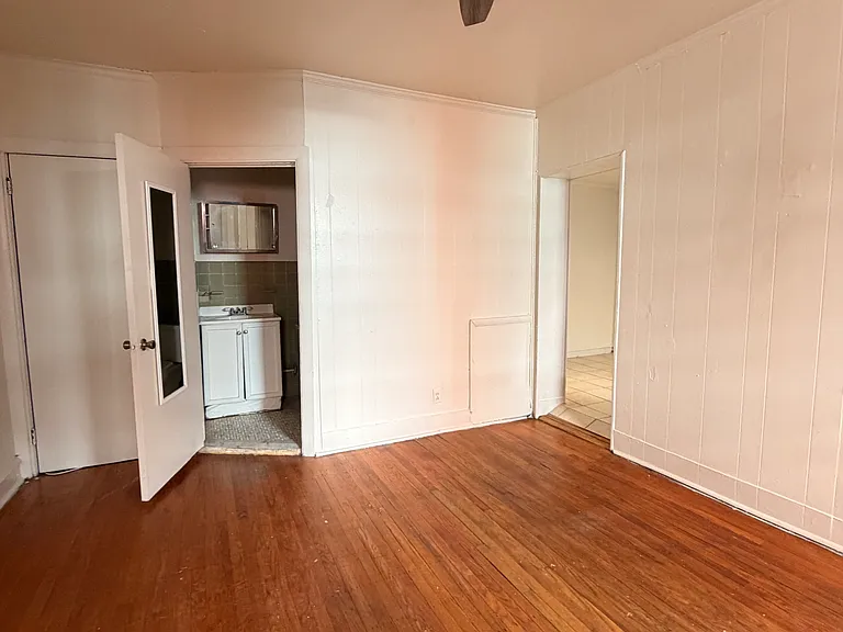 2010 Spring Garden St #1R — Photo 1