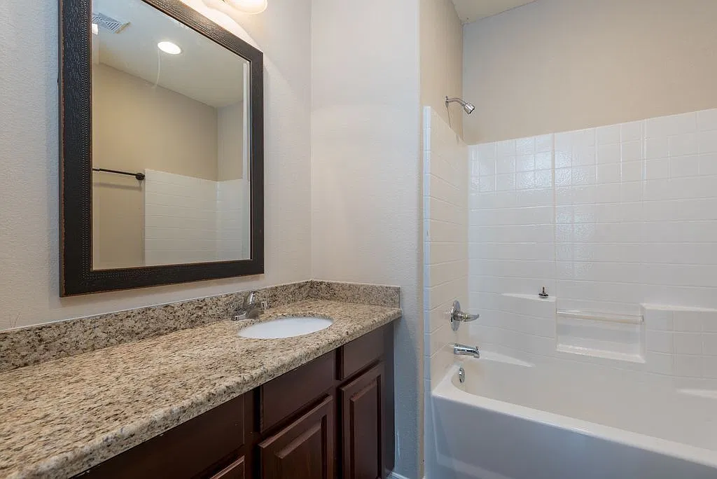 300 Poplar A - 1 — Photo 4