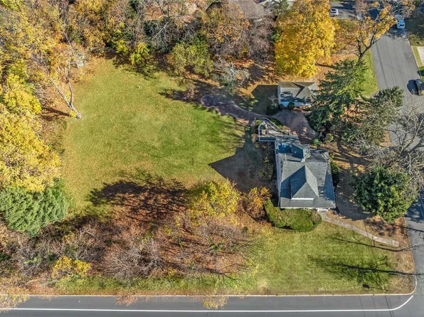 22 Broadway, Greenlawn, NY 11740