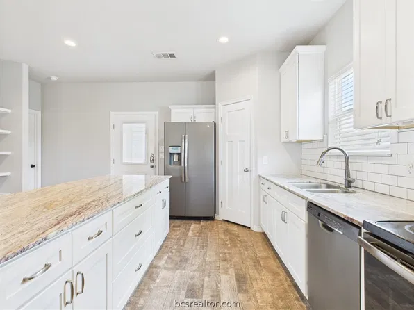 300 Park Pl, College Station, TX 77840