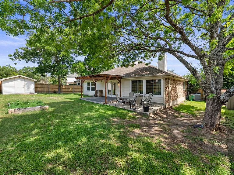 6700 Carisbrooke Ln — Photo 33
