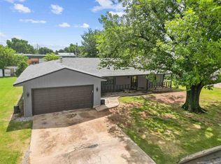 520 S Walnut St, Apache, OK 73006