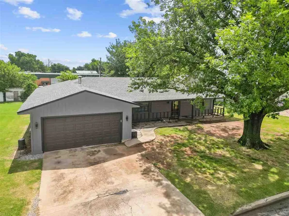 520 S Walnut St, Apache, OK 73006