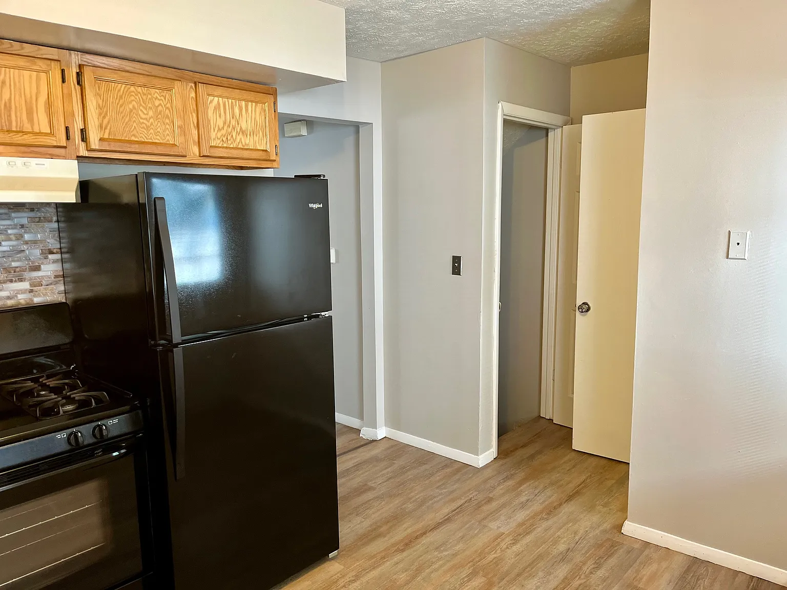 2 bed, 1.5 bath, 1100 sqft, $1,100 — Photo 2