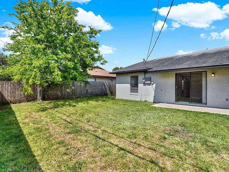 120 W Towne Pl — Photo 21