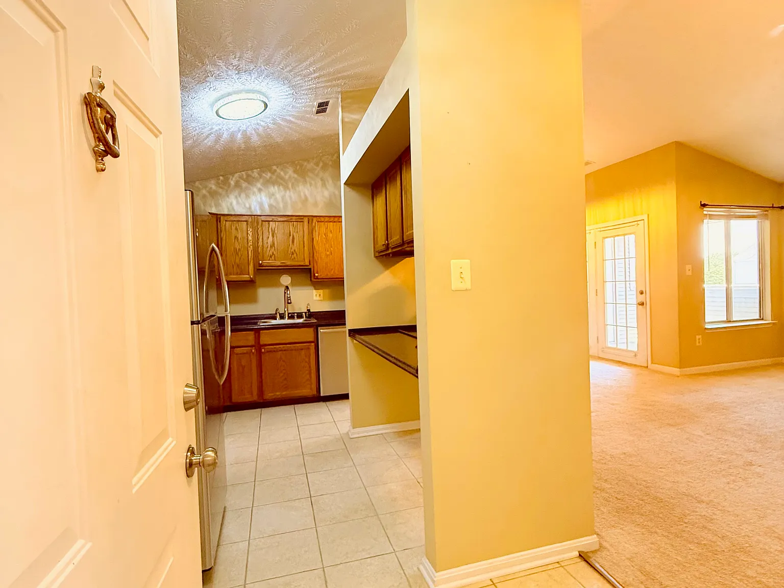 2 bed, 1013 sqft, $2,000 — Photo 1