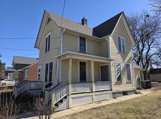 463 North St, Elgin, IL 60120