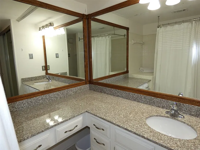 7640 W Greenway Blvd #2D — Photo 9