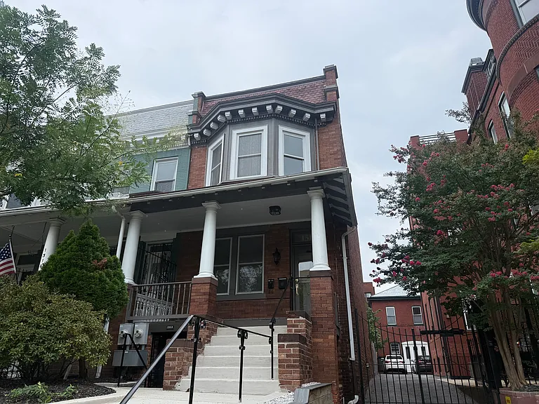1318 Girard St NW — Photo 2