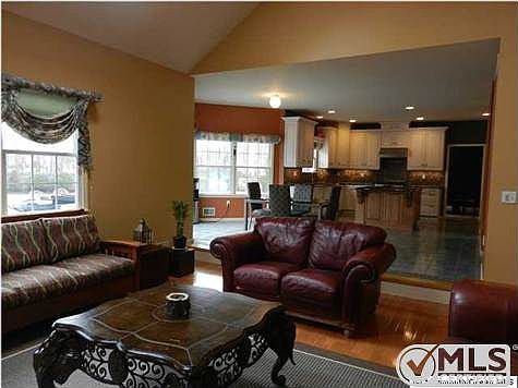 4th image of 2307 Autumn Dr