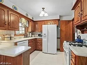 465 W Omar St — Photo 2