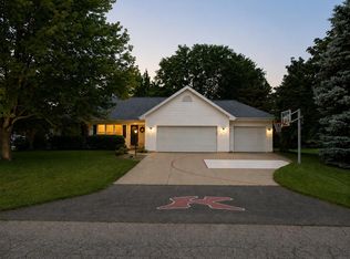 W2489 Clover Downs Ct, Appleton, WI 54915