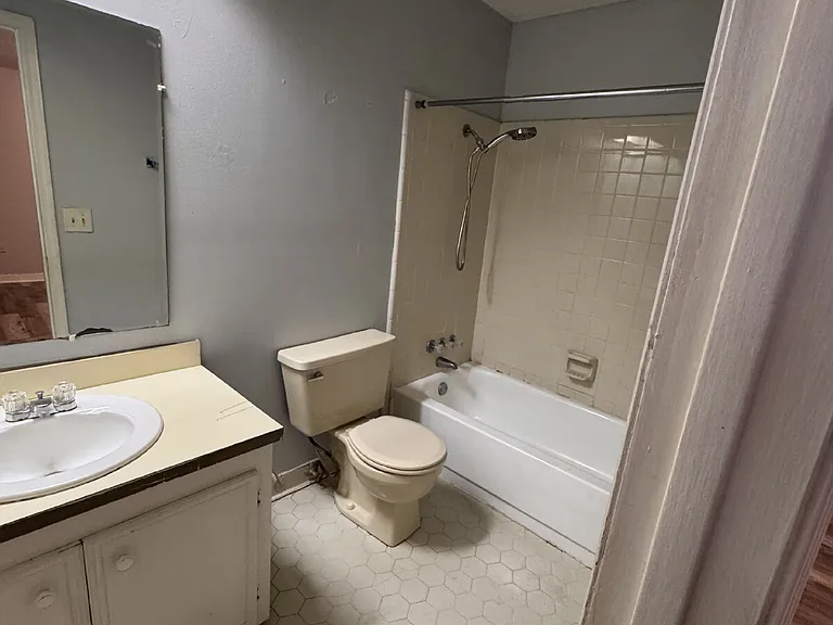 41 Northtown Dr #B — Photo 12