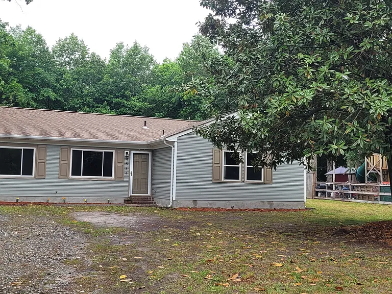 4834 Clopton Dr, Hayes, VA 23072