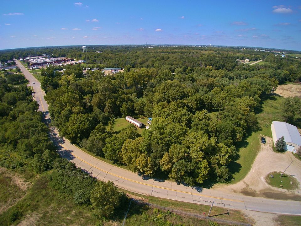 2nd image of 1020 Cemetery Rd