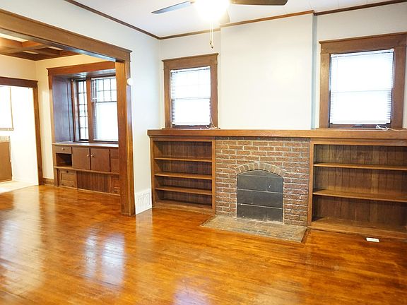 living room mantle 