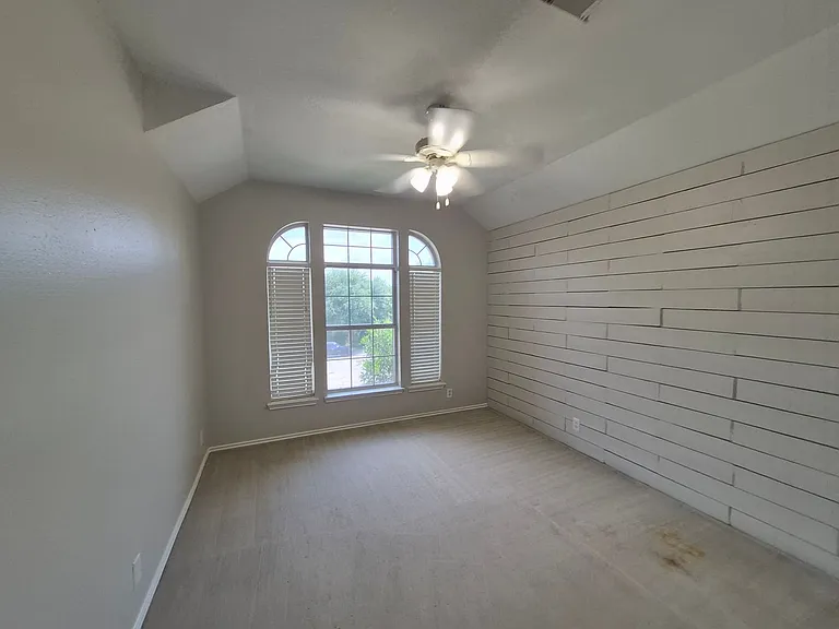 712 Moss Wood — Photo 37