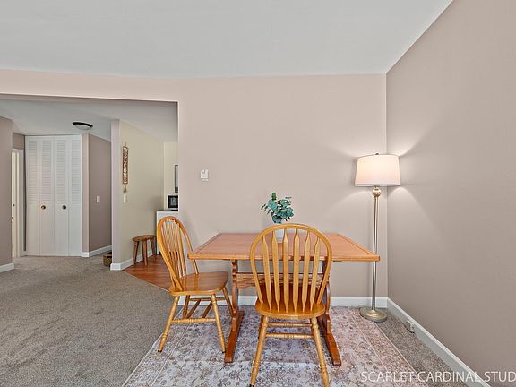 4th image of 501 Carlysle Dr APT 6