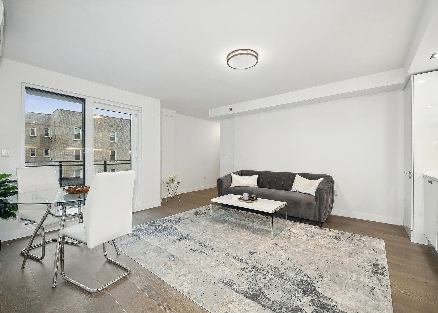 623 Avenue H — Photo 3