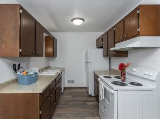 Jebens Court Apartments, Davenport, IA 52804