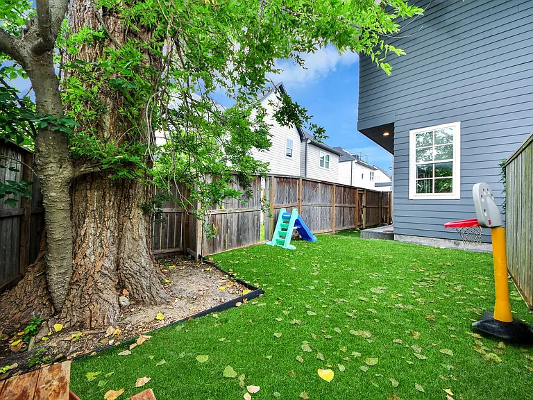 624 Delmar St — Photo 23