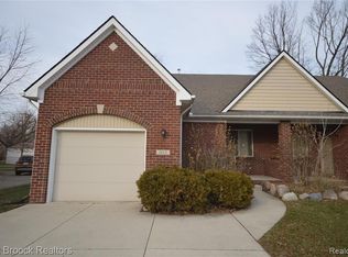1115 Birchwood Dr, Troy, MI 48083