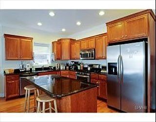 3rd image of 3723 N Elston Ave #2N