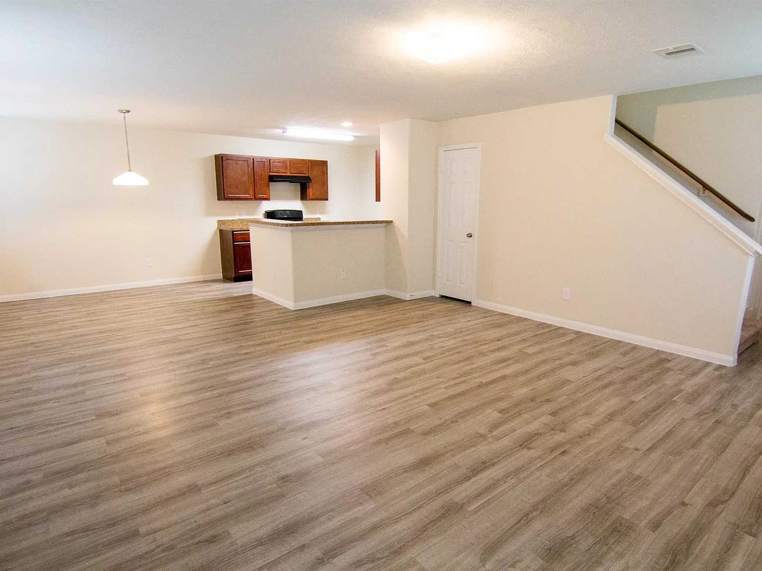 3 bed, 2.5 bath, 1425 sqft, $1,935 — Photo 4