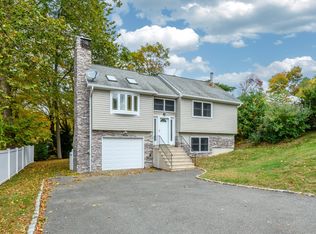 25 Noe Pl, Beacon Falls, CT 06403