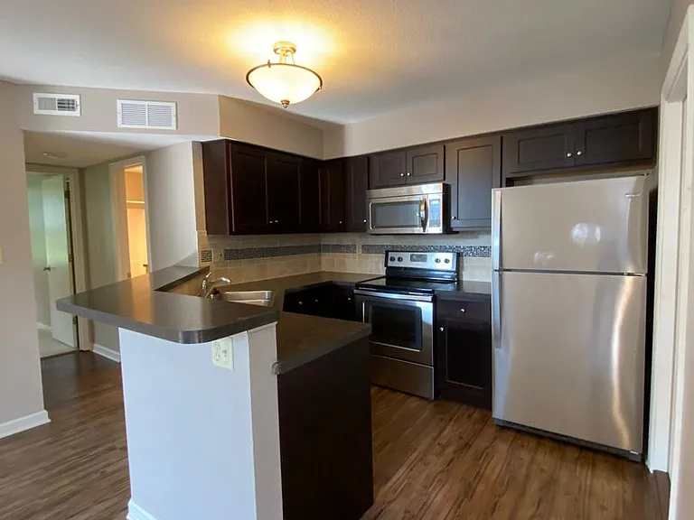 815 Mission Ave — Photo 3