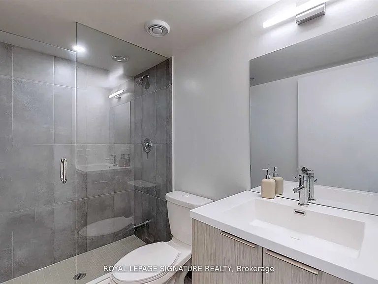 60 Shuter St #807 — Photo 8